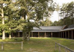 Boidot Robin architectes, komunitní dílna v Poigny-la-forêt, foto