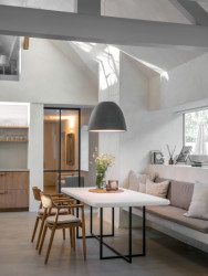 Architektky pečlivě vybraly každý kousek nábytku i svítidel.