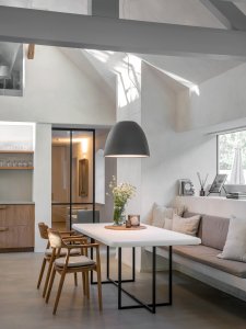 Architektky pečlivě vybraly každý kousek nábytku i svítidel.