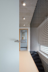 Rodinný dům ve svahu, masparti