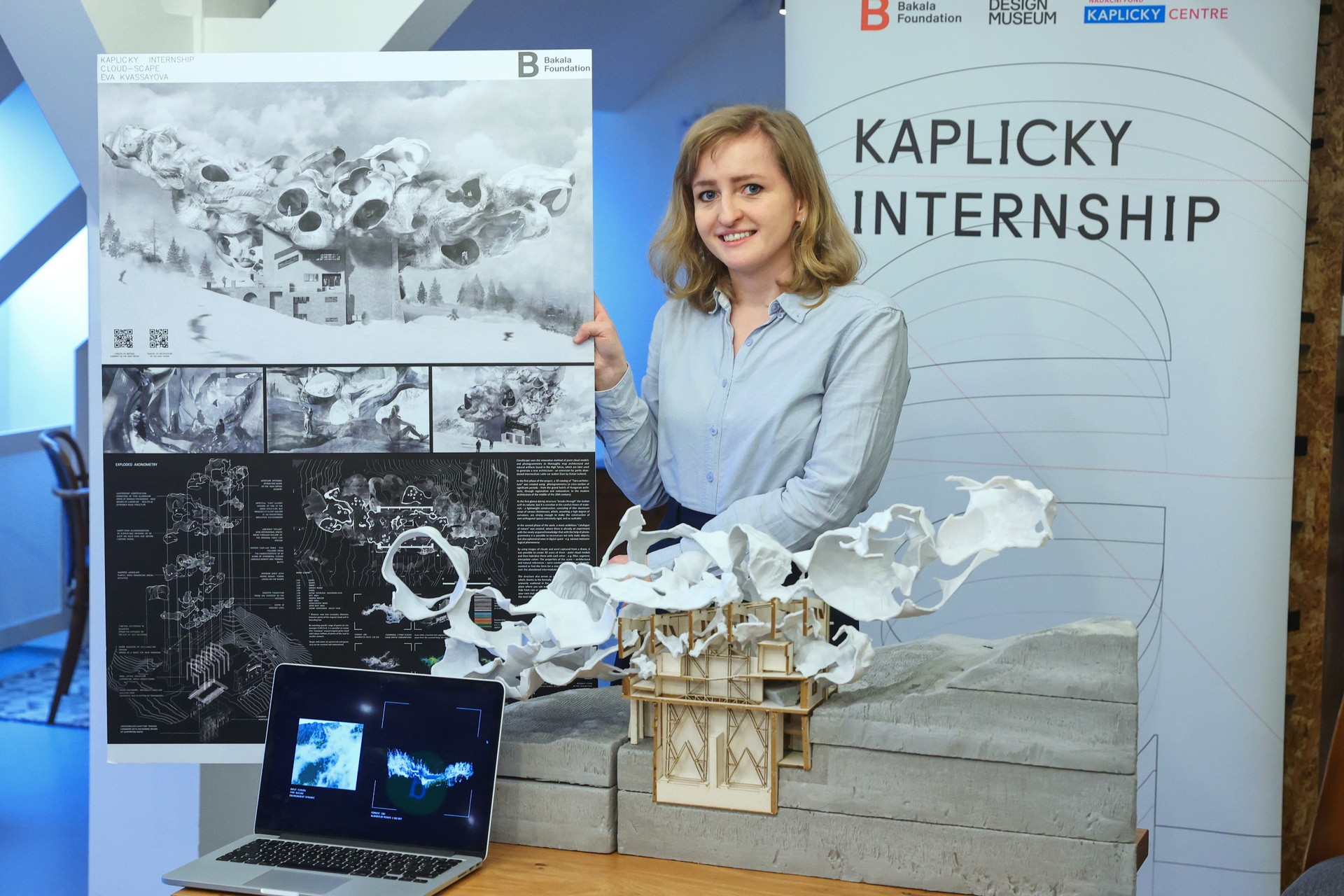 Vítězka Kaplicky Internship 2022 Eva Kvaššayová s prezentací vítězného projektu Cloud-scape
