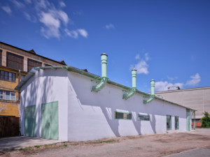 Šmeral Art Factory se nachází v areálu stále funkčních industriálních fabrik v Brně. 