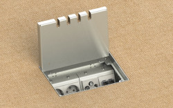 Podlahová zásuvka v interiéru.