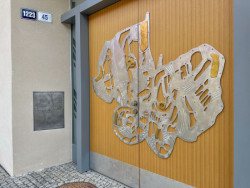 Josef Zlamal pracuje také s kovovou plastikou.