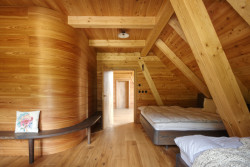 Uvnitř Wunderbaude (Chalupa Wunderbaude, A1Architects)