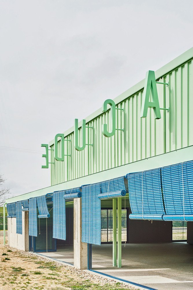 Educan Centrum od španělského studia Eeestudio