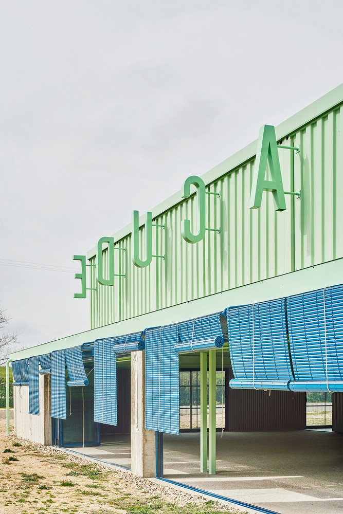 Educan Centrum od španělského studia Eeestudio