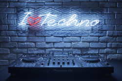 Byt pro technaře, Perspektiv / Ján Antal, Martin Stára