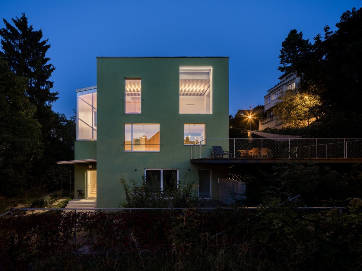 Nové uspořádání oken na fasádě (AOC architekti, rezidence Zelený dům)