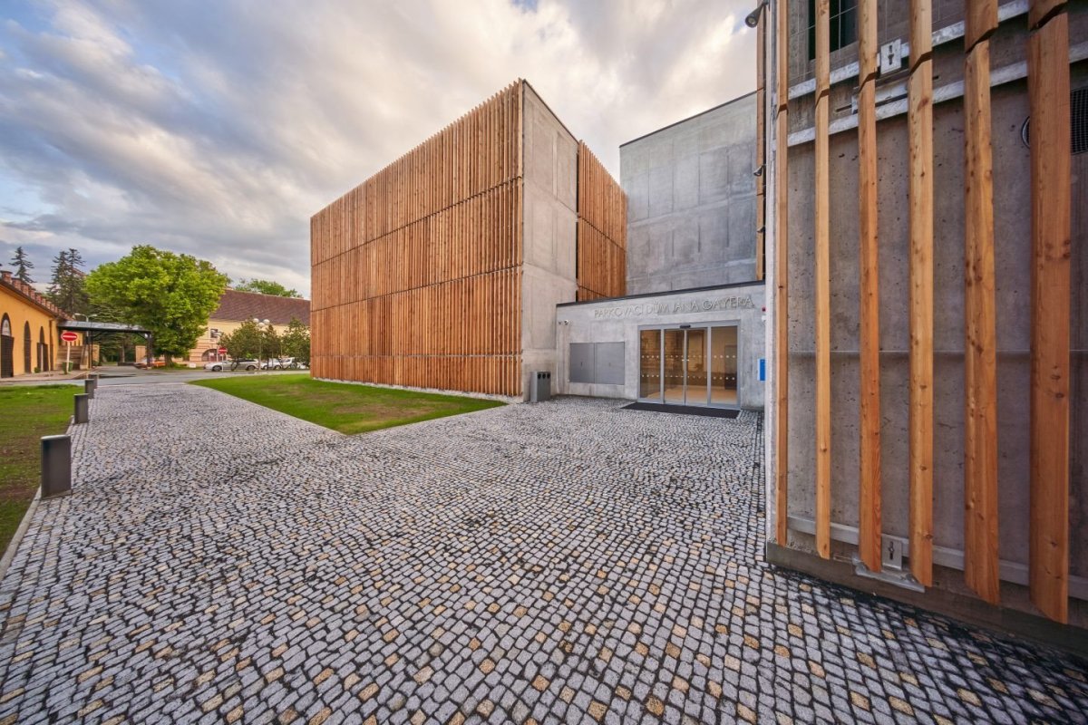 PARKOVACÍ DŮM JANA GAYERA, architekti chmelík & partneři. Foto: Miloš Šálek