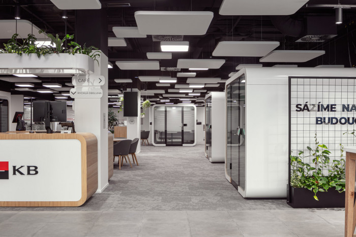 Pobočka Komerční banky v Praze od studia Reaktor