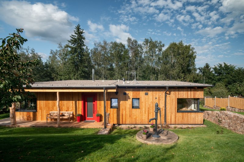 Dům se sloupy z douglasky, ARCHCON atelier - foto