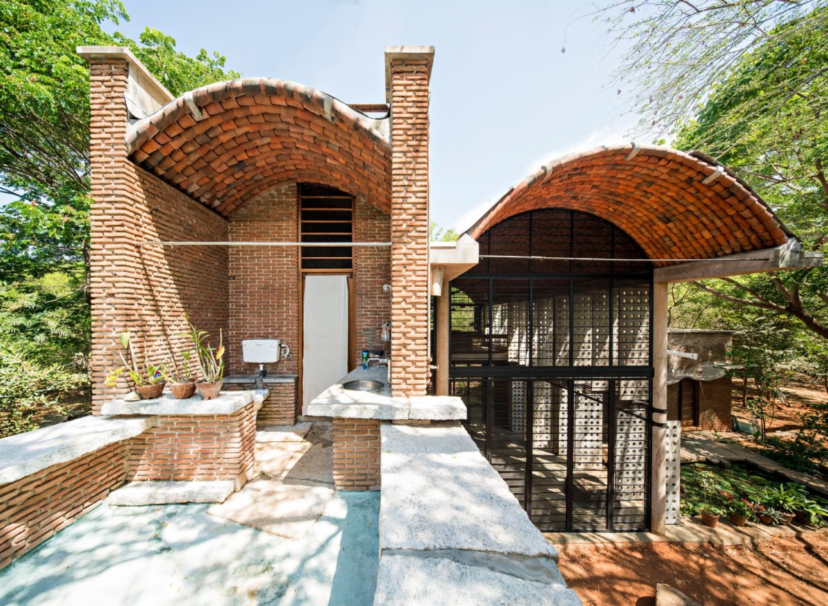 Wall house v Indii, Anupama Kundoo