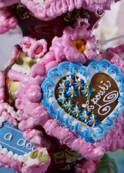 Mezi vybrané autory, kteří se představí na milánském Design Weeku, patří také sklářský výtvarník a designér František Jungvirt