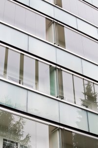 Revitalizace panelového domu v Rožnově pod Radhoštěm, Holiš + Šochová architekti