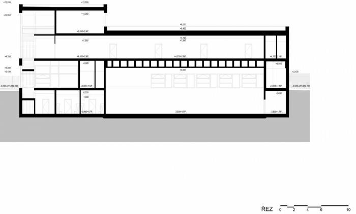 Přístavba ZŠ DR. E. Beneše, Med Pavlík architekti - řez