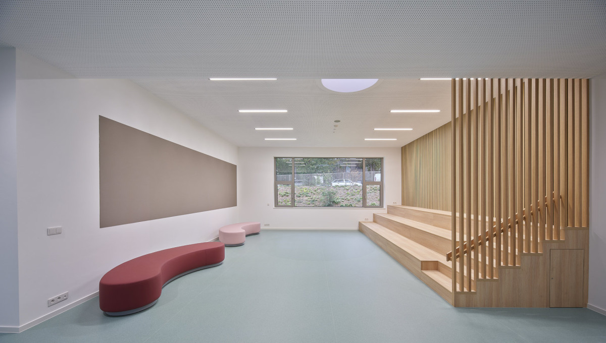Nová škola od studia OVA architekti je v Berouně. (Nová škola Via v Berouně; OVA )