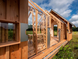 Demontovatelná chatka ANNA od nizozemského studia Caspar Schols