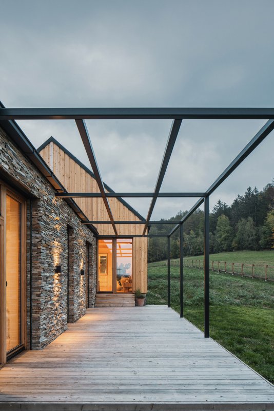 Lukáš Janout Architects jsou autory archetypálního rodinného domu v západních Čechách
