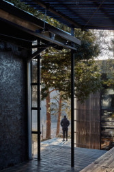 Jiří Zhoř: Dům v osadě Údolí slunce