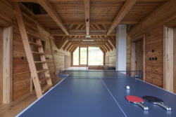 Uvnitř Wunderbaude (Chalupa Wunderbaude, A1Architects)