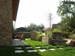 Dům v sadu, Radek Hadrbolec.