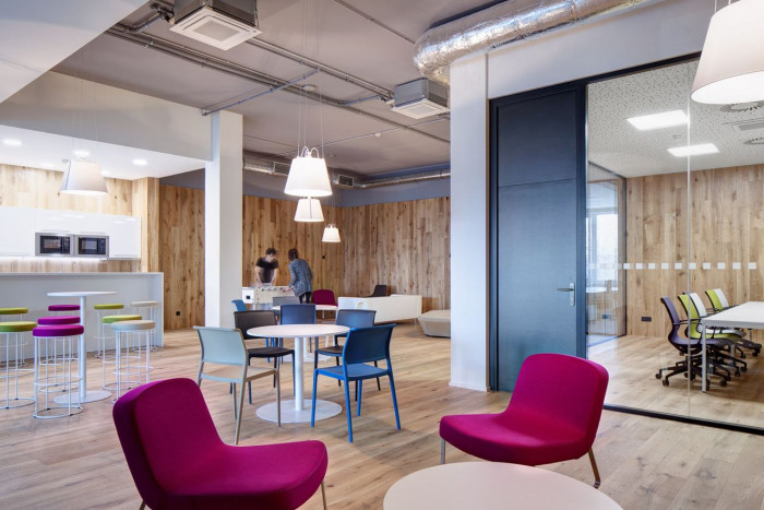 ov-a, Rekonstrukce a dostavba administrativní budovy Verona – foto