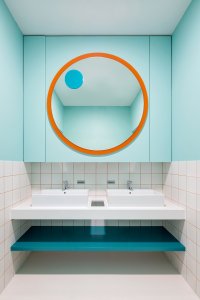 Interiér rehabilitačního centra CRIMED v Poděbradech od designérky Kateřiny Kersey a architektky Lucie Náhlovské