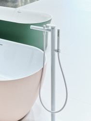 Česká společnost Ravak se prezentuje na milánském Salone del Mobile. Jejich ambientní, vizuálně atraktivní expozici navrhlo renomované autorské duo Vrtiška & Žák.