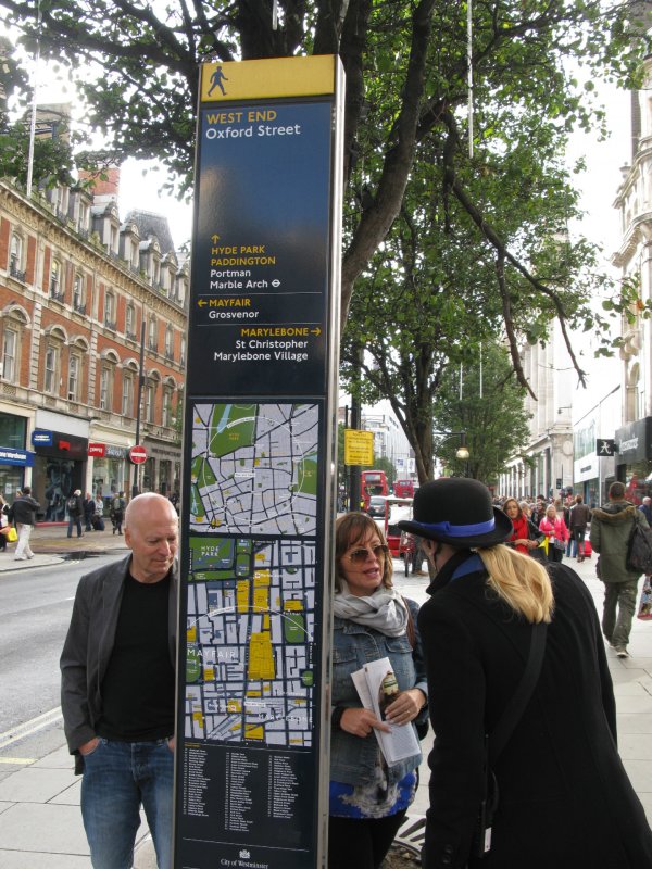Informačně-orientační panel ve veřejném prostranství, Legible London. Zdroj: CZECHDESIGN