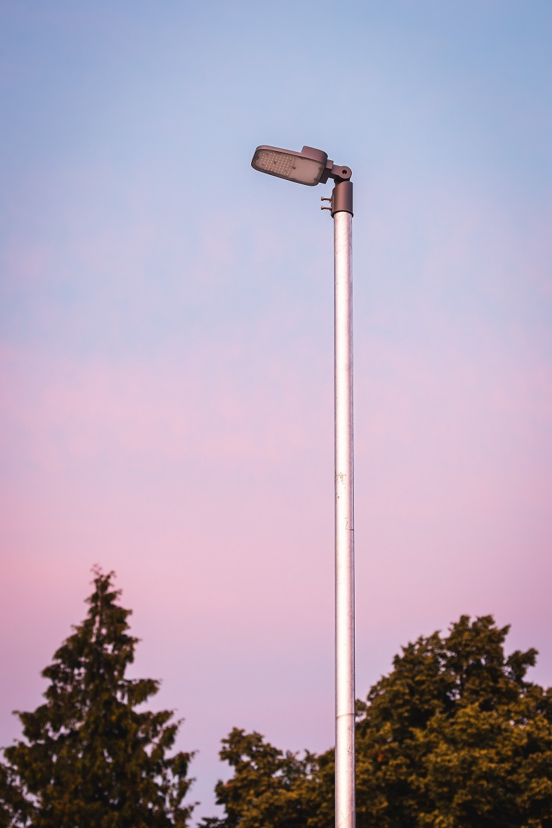 Veřejné osvětlení STREETLIGHT AREA je designová a úsporná náhrada pouličních lamp se sodíkovými výbojkami
