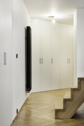 Interiér pražského mezonetu od studia 2MAD