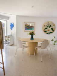 Bazénová hala bývala součástí rodinného domu. (Byt bazén, GRAU)