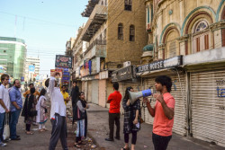 Nadace Yasmeen Lari's Heritage Foundation iniciovala v roce 2001 festival KaravanKarachi pro vzdělávání veřejnosti v oblasti kulturního dědictví a občanské aktivity