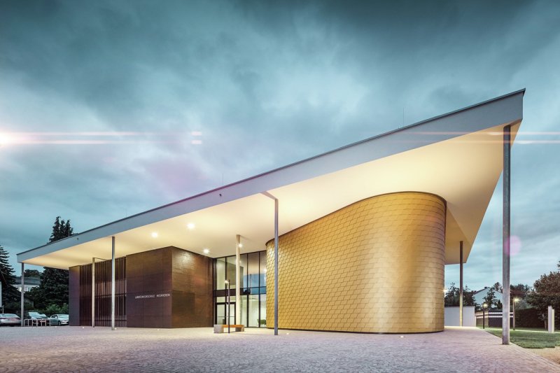 Pavilon hudební školy v rakouském Buchkirchenu s hliníkovou fasádou