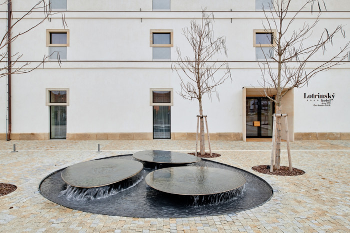 Transformace barokní sýpky ve Velkých Pavlovicích na hotel Lotrinský, EA architekti