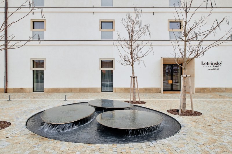 Transformace barokní sýpky ve Velkých Pavlovicích na hotel Lotrinský, EA architekti