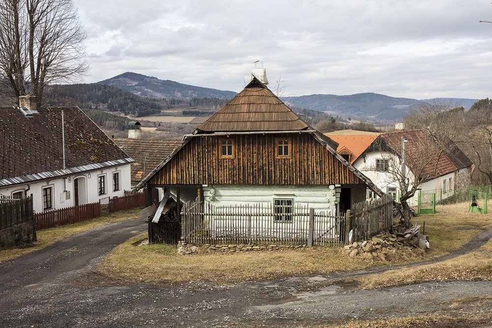 Chalupa po předcích ve Strašíně (Roubená chalupa Strašín)