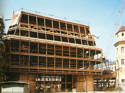 Nosná ocelová konstrukce stavby, historická fotografie