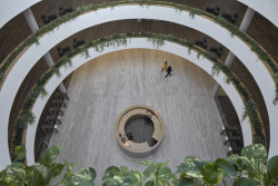 Městskou mozaiku kvalitní královéhradecké architektury doplnila administrativní budova centrály ČSOB od studia Projektil.