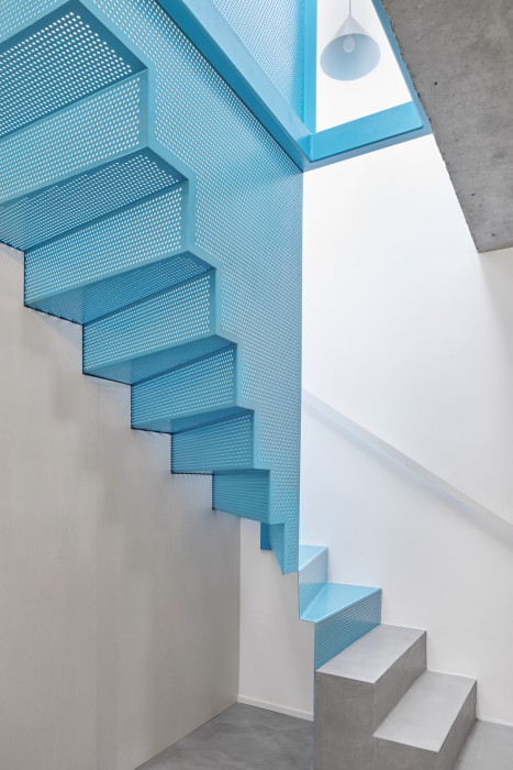 Interiér mezonetového bytu v Praze-Podolí, SMLXL