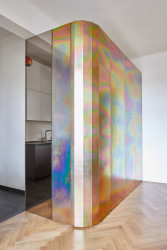 Rekonstrukce bytu v Praze-Nuslích, studio Collarch: Hlavní obytný prostor obsahuje kuchyň, jídelnu i obývací pokoj