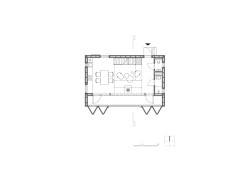 Půdorys 1. NP (Chata u Sázavy mezi skálou a řekou; Mimosa Architekti)