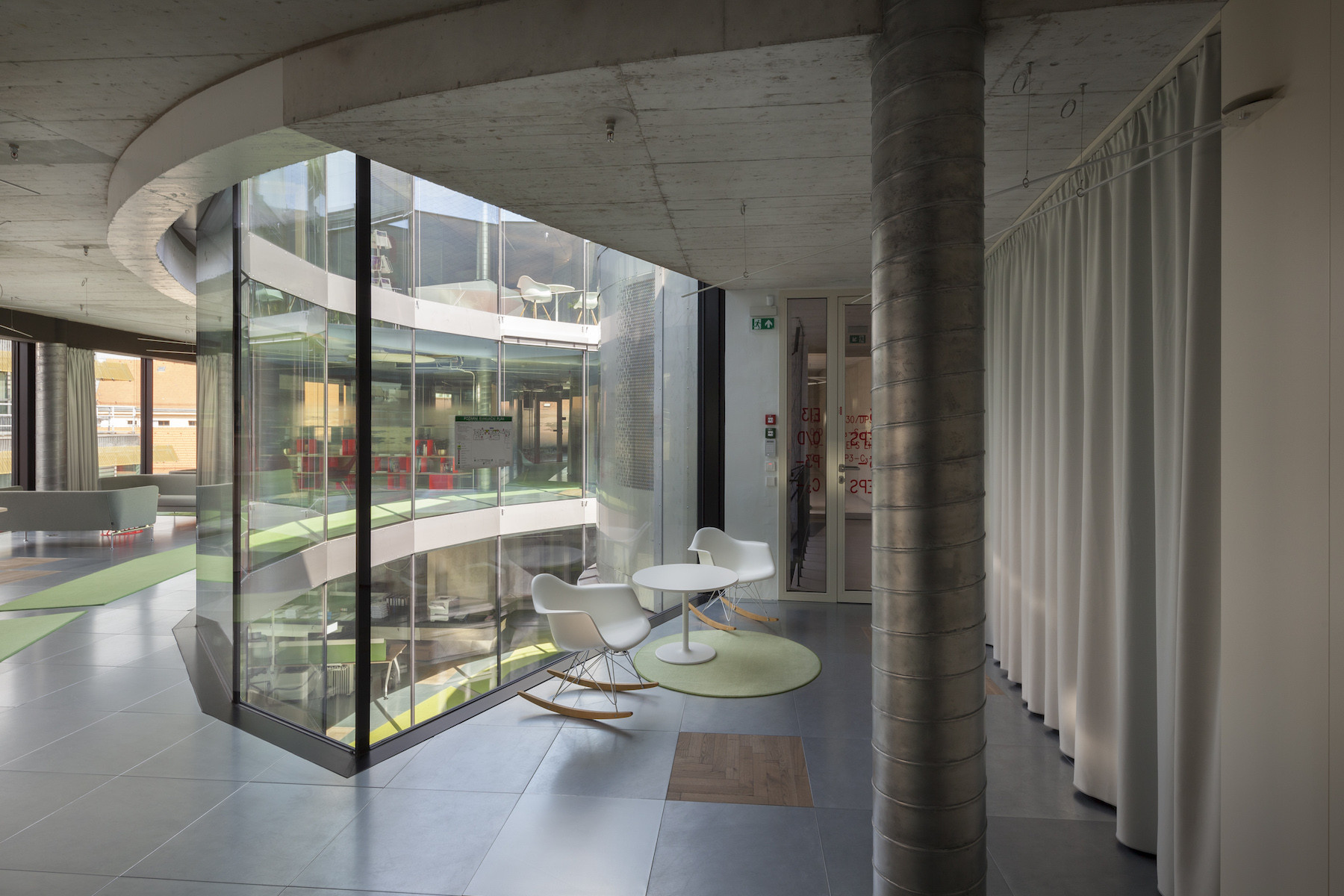 Interiéry Paláce Špork podle návrhu Stanislava Fialy.