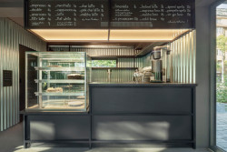 Kavárna Kontejner na Ortenově náměstí od Collarch studia