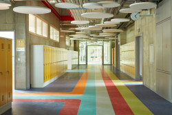 ... i na chodbách. (ZŠ bratří Fričů v Ondřejově; ATELIER 6)