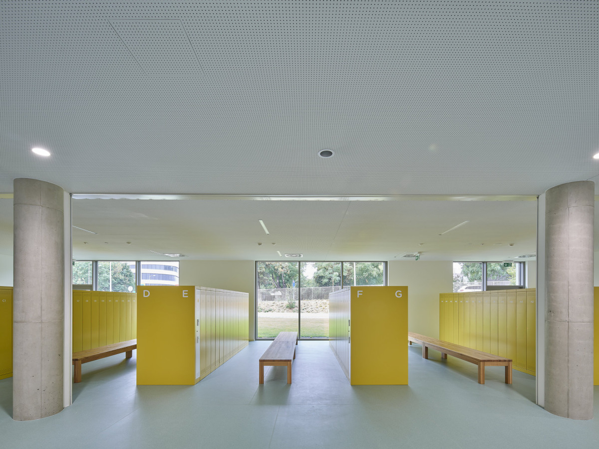 Nová škola od studia OVA architekti je v Berouně. (Nová škola Via v Berouně; OVA )