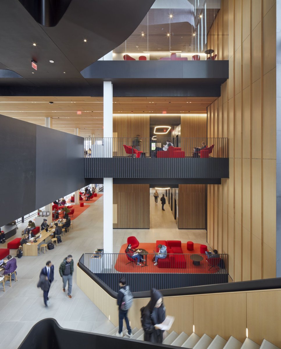 Otevřený vnitřní prostor (Centrum výpočetní a datové vědy Bostonské univerzity, KPMB Architects)