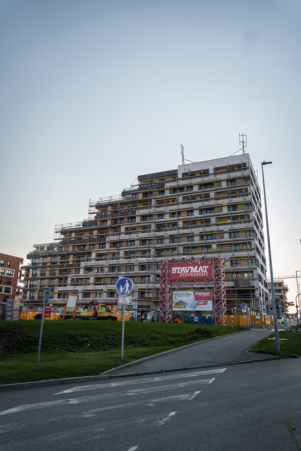 Průmyslový areál v Hloubětíně se po sto letech mění na rezidenční čtvrť s občanskou vybaveností. Za jeho návrhem stojí studio LOXIA a architektonický tým Central Group.