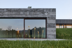 Betonová přístavba (Sídlo a showroom Janošík, Jakub Janošík)